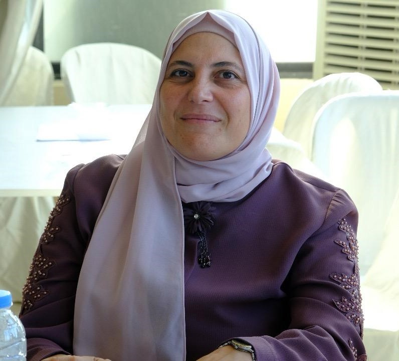 صورة للأسناذة أردهان دامرجي
