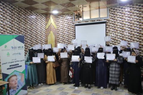 توزيع شهادات التدريب على المعلمين