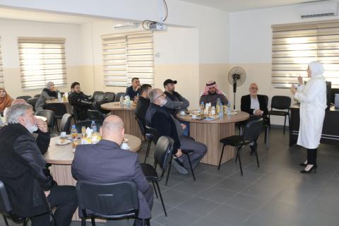 زيارة الأستاذ إبراهيم البدر من الهيئة الخيرية الإسلامية العالمية والشيخ خليل حمادة و الشيخ  مصطفى علوش للمركز  للتعرف على أقسامة والخدمات التي يقدمها للتلاميذ والمعلمين .